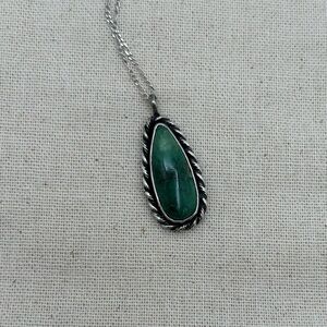 Sterling Silver and Green Stone Native American Southwestern Style Necklace